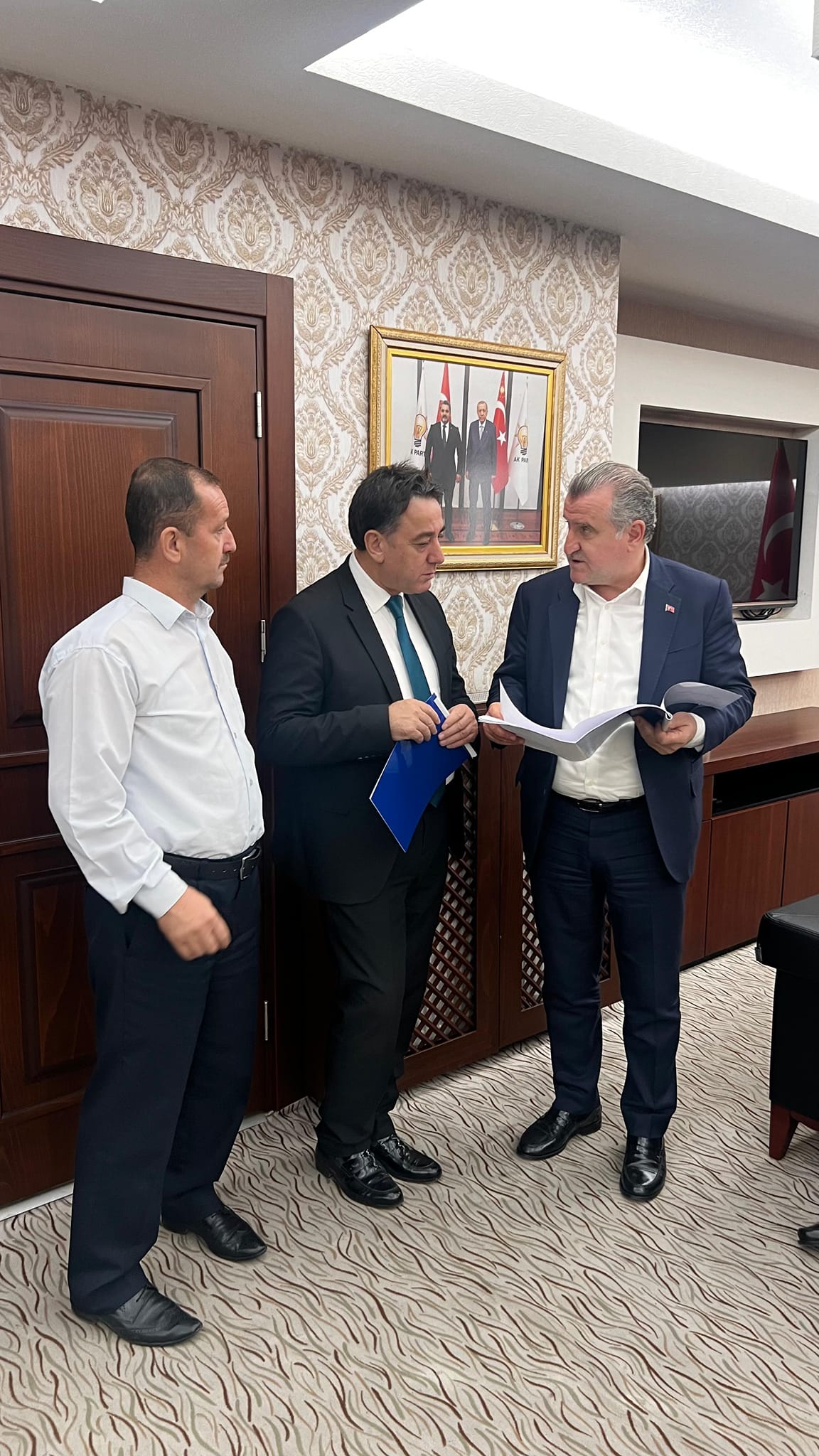 The project presentation for the dormitory building was submitted to the Minister of Youth and Sports, Osman Aşkın Bak.