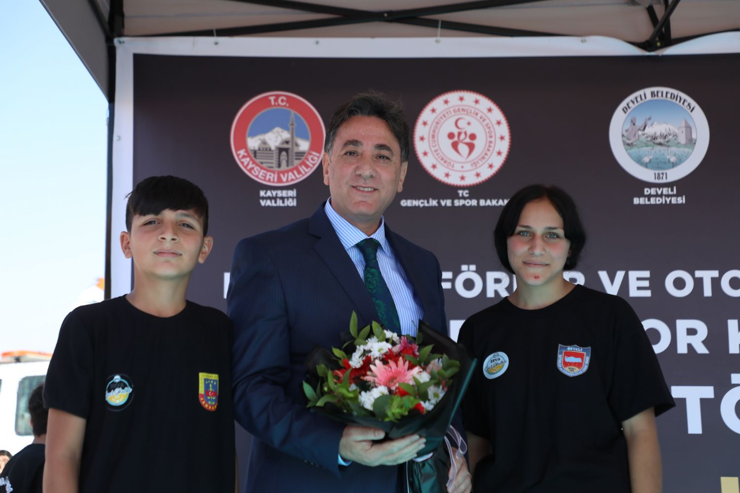 With the presence of our Governor Gökmen Çiçek, the 42nd Erva Sports School was opened in our Sindelhöyük neighborhood.
