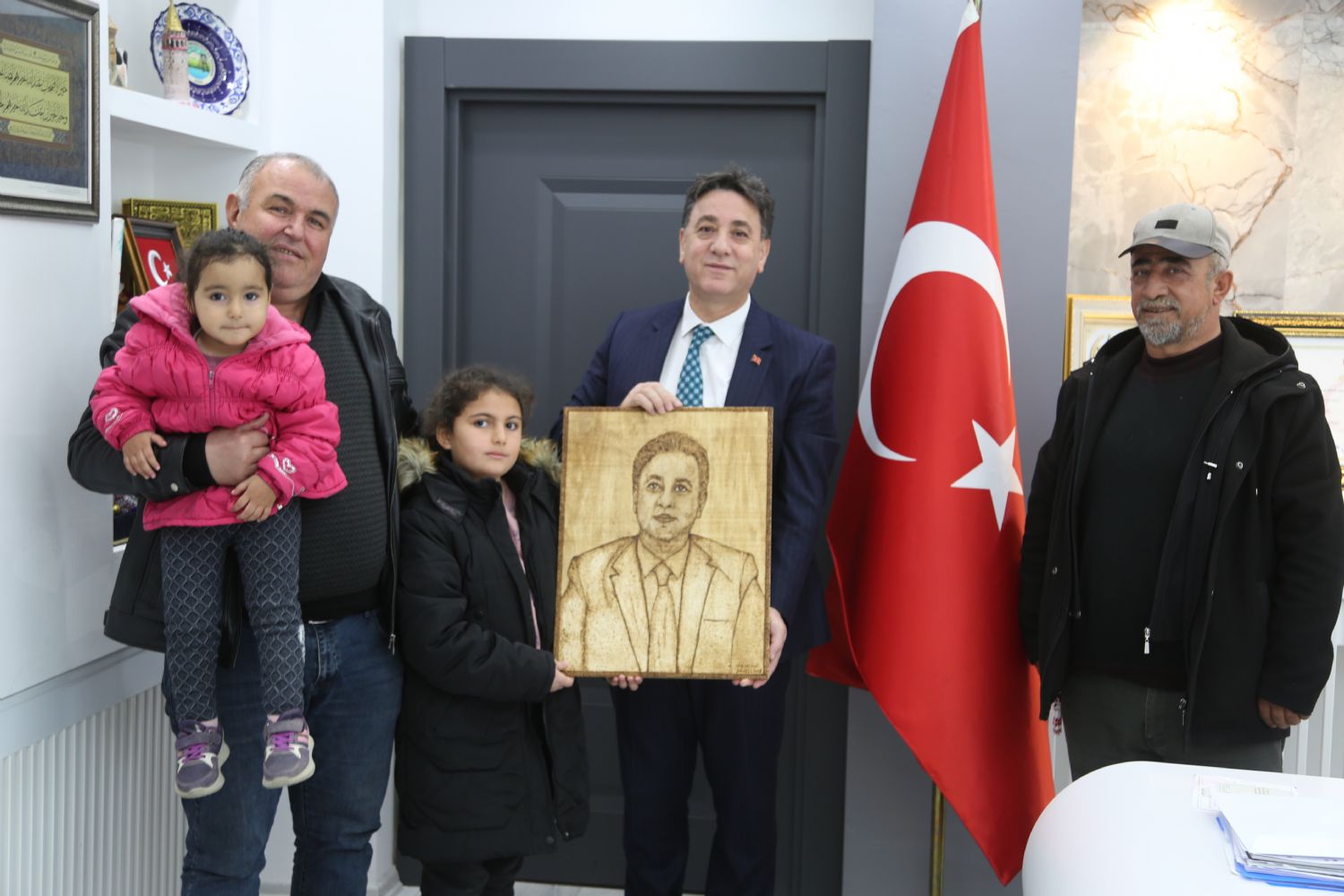 Village Headman Hikmet Çetin and his grandchildren paid a thank-you visit to our Mayor Adem Şengül.