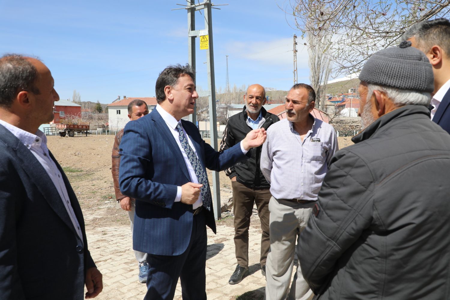 Our Mayor Adem Şengül inspected the ongoing works in rural neighborhoods on site.