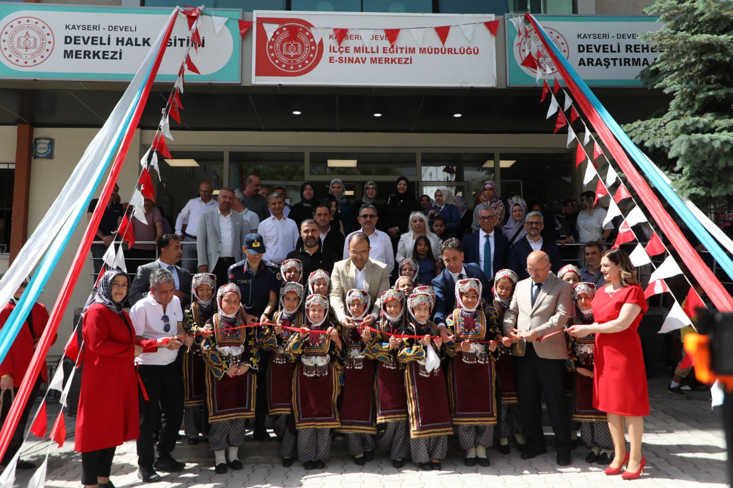 Public Education Center Exhibition Opens