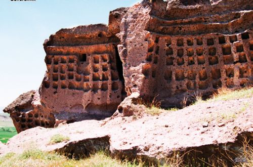 Şahmelik Tüf Kayalıklar